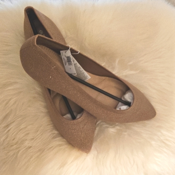 Old Navy Elegant Tan Soft-Knit Pointed-Toe Ballet Flats - Picture 3 of 3